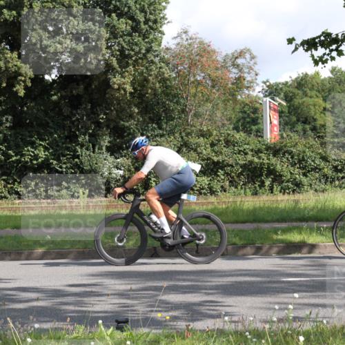 10.08.2025 - GEWOBA Citytriathlon Bremen Yannick Fuchs http://msf.ph/oto/8564543 10.08.2025 10:57:23 Radfahren 77, 233, 435 meine-sportfotos.de