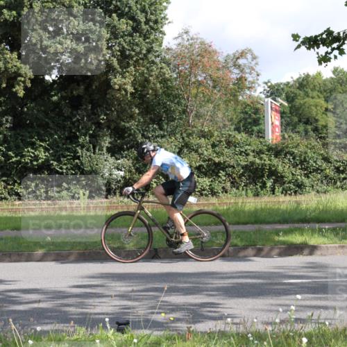 10.08.2025 - GEWOBA Citytriathlon Bremen Yannick Fuchs http://msf.ph/oto/8564555 10.08.2025 10:57:25 Radfahren 77, 233, 435 meine-sportfotos.de