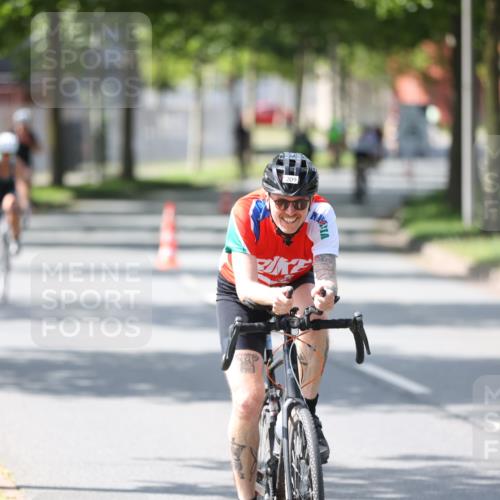 10.08.2025 - GEWOBA Citytriathlon Bremen Yannick Fuchs http://msf.ph/oto/8564558 10.08.2025 14:41:51 Radfahren 56, 209, 213, 235, 250, 262, 317, 478, 480, 513 meine-sportfotos.de
