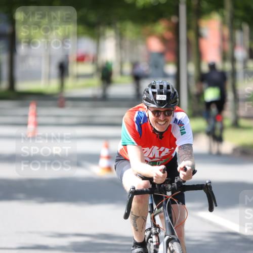 10.08.2025 - GEWOBA Citytriathlon Bremen Yannick Fuchs http://msf.ph/oto/8564564 10.08.2025 14:41:51 Radfahren 56, 209, 213, 235, 250, 262, 317, 478, 480, 513 meine-sportfotos.de