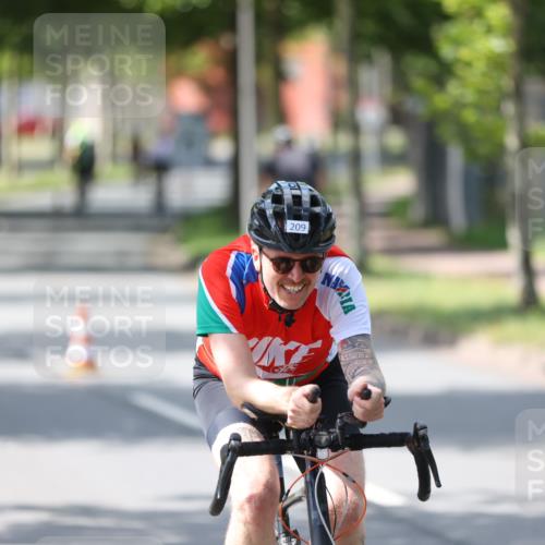 10.08.2025 - GEWOBA Citytriathlon Bremen Yannick Fuchs http://msf.ph/oto/8564566 10.08.2025 14:41:51 Radfahren 56, 209, 213, 235, 250, 262, 317, 478, 480, 513 meine-sportfotos.de