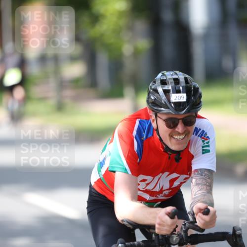10.08.2025 - GEWOBA Citytriathlon Bremen Yannick Fuchs http://msf.ph/oto/8564572 10.08.2025 14:41:51 Radfahren 56, 209, 213, 235, 250, 262, 317, 478, 480, 513 meine-sportfotos.de