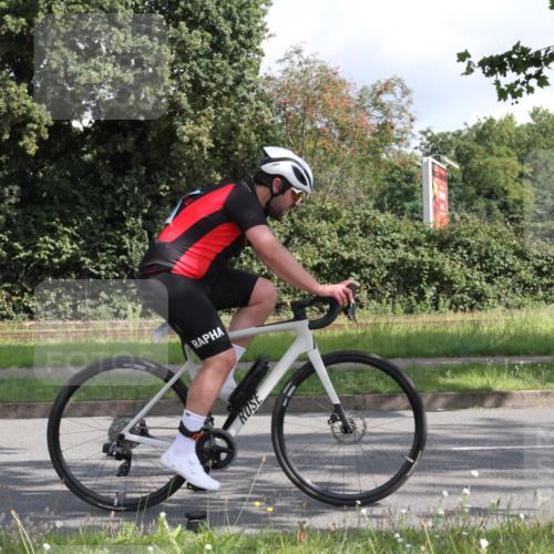10.08.2025 - GEWOBA Citytriathlon Bremen Yannick Fuchs http://msf.ph/oto/8564592 10.08.2025 10:57:37 Radfahren 35, 159, 215, 435, 458 meine-sportfotos.de