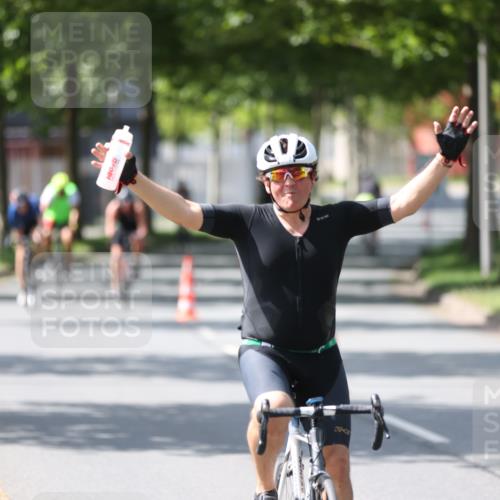 10.08.2025 - GEWOBA Citytriathlon Bremen Yannick Fuchs http://msf.ph/oto/8564594 10.08.2025 14:41:57 Radfahren 56, 209, 213, 235, 246, 250, 262, 317, 478, 480 meine-sportfotos.de