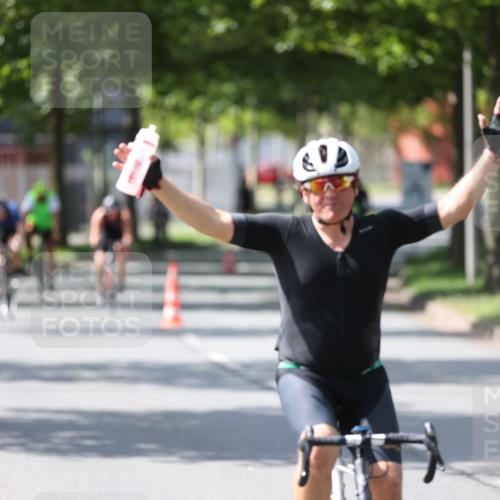 10.08.2025 - GEWOBA Citytriathlon Bremen Yannick Fuchs http://msf.ph/oto/8564596 10.08.2025 14:41:57 Radfahren 56, 209, 213, 235, 246, 250, 262, 317, 478, 480 meine-sportfotos.de