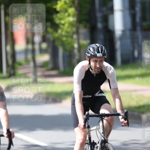 10.08.2025 - GEWOBA Citytriathlon Bremen Yannick Fuchs http://msf.ph/oto/8564623 10.08.2025 14:42:07 Radfahren 56, 145, 213, 235, 246, 250 meine-sportfotos.de