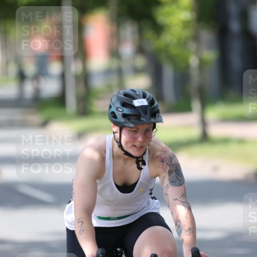 10.08.2025 - GEWOBA Citytriathlon Bremen Yannick Fuchs http://msf.ph/oto/8564625 10.08.2025 14:42:08 Radfahren 19, 56, 145, 213, 235, 246, 250 meine-sportfotos.de