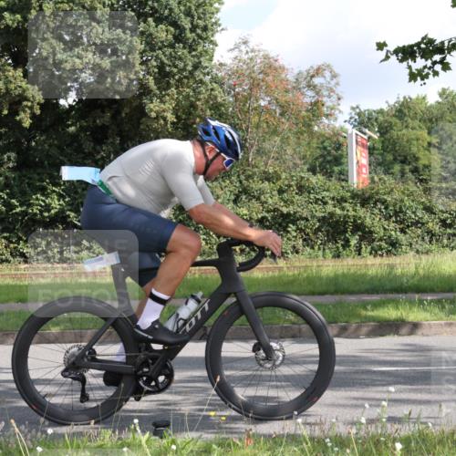 10.08.2025 - GEWOBA Citytriathlon Bremen Yannick Fuchs http://msf.ph/oto/8564640 10.08.2025 10:58:19 Radfahren 1, 125, 165, 185, 221, 402, 443, 445, 453, 472, 493, 506, 513 meine-sportfotos.de