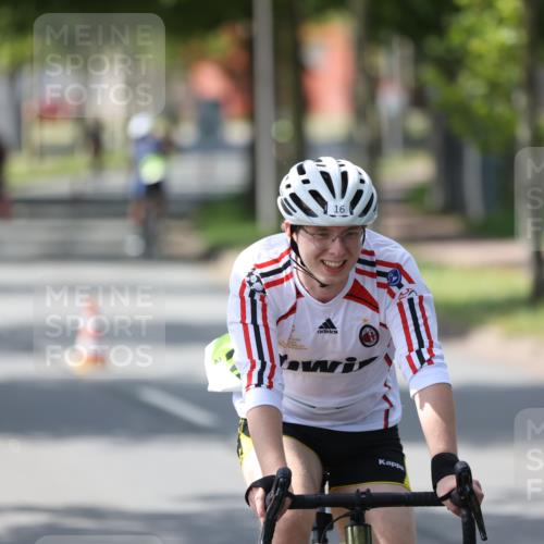 10.08.2025 - GEWOBA Citytriathlon Bremen Yannick Fuchs http://msf.ph/oto/8564664 10.08.2025 14:42:42 Radfahren 110, 303, 474, 479, 488 meine-sportfotos.de