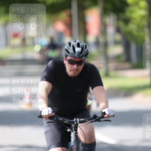 10.08.2025 - GEWOBA Citytriathlon Bremen Yannick Fuchs http://msf.ph/oto/8564674 10.08.2025 14:42:52 Radfahren 67, 110, 180, 436, 446, 474, 479 meine-sportfotos.de