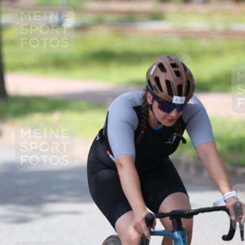 10.08.2025 - GEWOBA Citytriathlon Bremen Yannick Fuchs http://msf.ph/oto/8564677 10.08.2025 14:42:54 Radfahren 67, 110, 180, 436, 446, 474, 479 meine-sportfotos.de