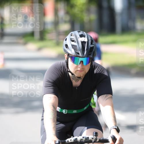 10.08.2025 - GEWOBA Citytriathlon Bremen Yannick Fuchs http://msf.ph/oto/8564685 10.08.2025 14:43:05 Radfahren 67, 180, 205, 436, 446 meine-sportfotos.de