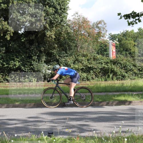 10.08.2025 - GEWOBA Citytriathlon Bremen Yannick Fuchs http://msf.ph/oto/8564687 10.08.2025 10:58:42 Radfahren 57, 95, 191, 221, 450 meine-sportfotos.de