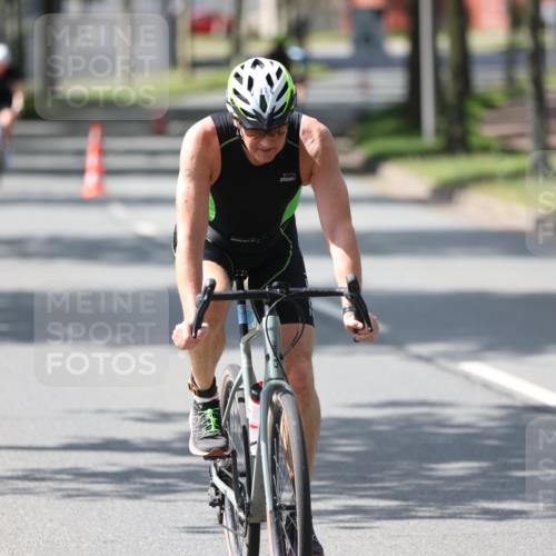 10.08.2025 - GEWOBA Citytriathlon Bremen Yannick Fuchs http://msf.ph/oto/8564703 10.08.2025 14:43:20 Radfahren 157, 205, 234, 251, 311, 462 meine-sportfotos.de