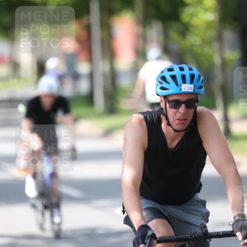 10.08.2025 - GEWOBA Citytriathlon Bremen Yannick Fuchs http://msf.ph/oto/8564716 10.08.2025 14:43:24 Radfahren 109, 157, 234, 251, 311, 462 meine-sportfotos.de