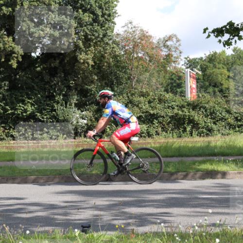 10.08.2025 - GEWOBA Citytriathlon Bremen Yannick Fuchs http://msf.ph/oto/8564721 10.08.2025 10:59:07 Radfahren 63, 111, 193 meine-sportfotos.de