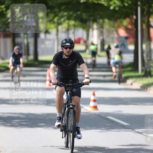 10.08.2025 - GEWOBA Citytriathlon Bremen Yannick Fuchs http://msf.ph/oto/8564753 10.08.2025 14:43:49 Radfahren 86, 154, 163, 259, 325 meine-sportfotos.de