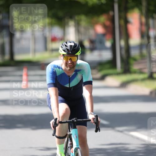 10.08.2025 - GEWOBA Citytriathlon Bremen Yannick Fuchs http://msf.ph/oto/8564774 10.08.2025 14:43:53 Radfahren 86, 154, 163, 259, 298, 325 meine-sportfotos.de