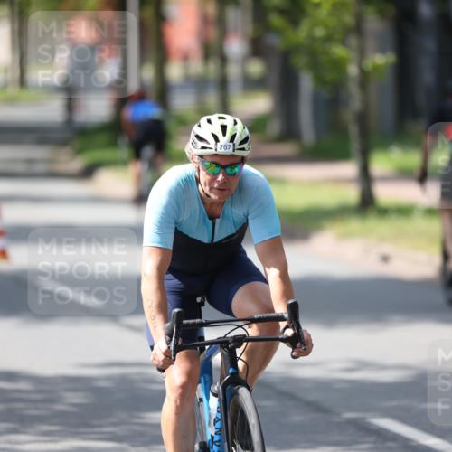 10.08.2025 - GEWOBA Citytriathlon Bremen Yannick Fuchs http://msf.ph/oto/8564799 10.08.2025 14:44:10 Radfahren 28, 267, 278, 298, 408, 445 meine-sportfotos.de