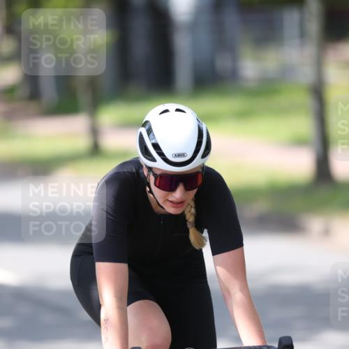 10.08.2025 - GEWOBA Citytriathlon Bremen Yannick Fuchs http://msf.ph/oto/8564827 10.08.2025 14:44:17 Radfahren 9, 28, 267, 278, 298, 408, 445 meine-sportfotos.de