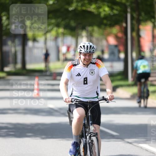 10.08.2025 - GEWOBA Citytriathlon Bremen Yannick Fuchs http://msf.ph/oto/8564832 10.08.2025 14:44:27 Radfahren 9, 28, 200, 323, 408, 445 meine-sportfotos.de
