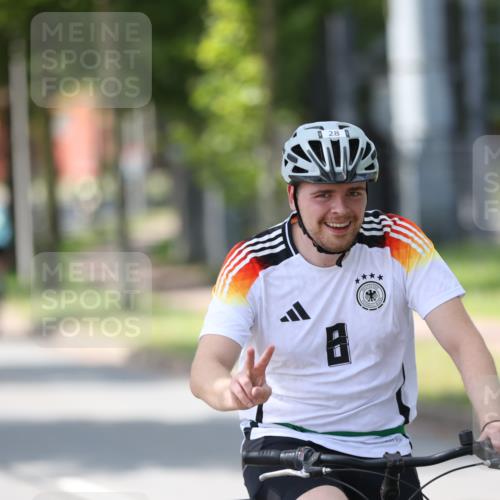 10.08.2025 - GEWOBA Citytriathlon Bremen Yannick Fuchs http://msf.ph/oto/8564838 10.08.2025 14:44:28 Radfahren 9, 28, 200, 323, 383, 408, 445 meine-sportfotos.de