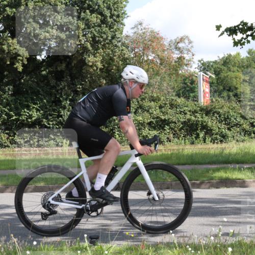 10.08.2025 - GEWOBA Citytriathlon Bremen Yannick Fuchs http://msf.ph/oto/8564847 10.08.2025 11:00:32 Radfahren 3, 39, 41, 49, 107, 131, 139, 229, 381, 436, 474 meine-sportfotos.de