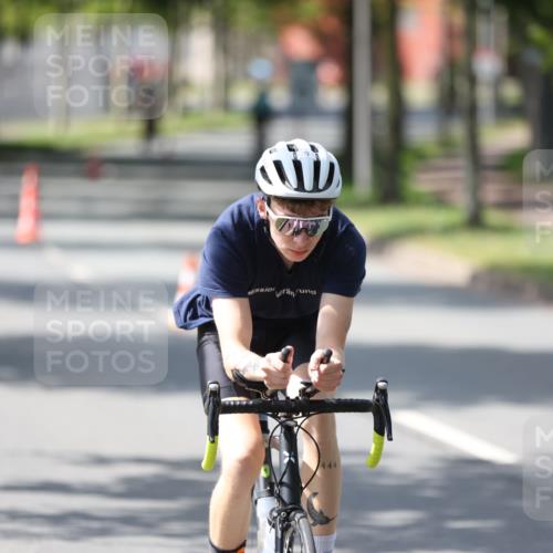 10.08.2025 - GEWOBA Citytriathlon Bremen Yannick Fuchs http://msf.ph/oto/8564851 10.08.2025 14:44:34 Radfahren 9, 73, 200, 208, 323, 383 meine-sportfotos.de