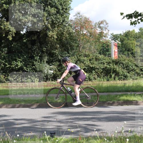 10.08.2025 - GEWOBA Citytriathlon Bremen Yannick Fuchs http://msf.ph/oto/8564854 10.08.2025 11:00:41 Radfahren 3, 39, 49, 107, 173, 229, 436, 474 meine-sportfotos.de
