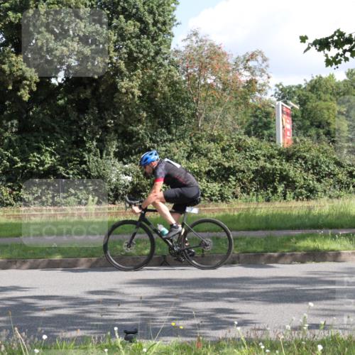 10.08.2025 - GEWOBA Citytriathlon Bremen Yannick Fuchs http://msf.ph/oto/8564867 10.08.2025 11:00:49 Radfahren 3, 9, 39, 49, 107, 173, 229, 436, 499 meine-sportfotos.de