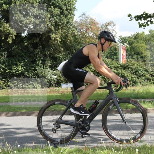 10.08.2025 - GEWOBA Citytriathlon Bremen Yannick Fuchs http://msf.ph/oto/8564887 10.08.2025 11:01:22 Radfahren 37, 87, 410, 440 meine-sportfotos.de