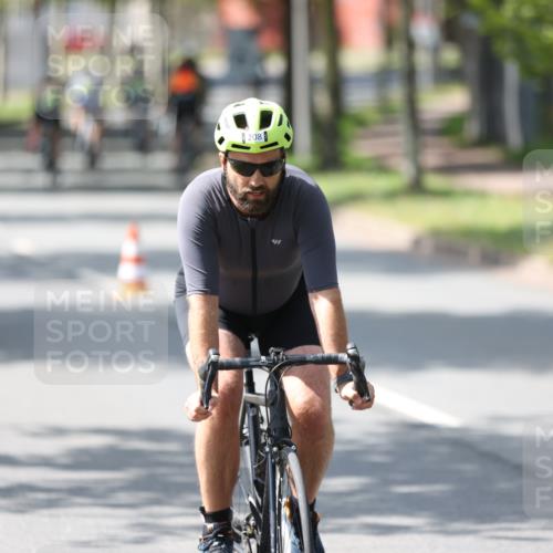 10.08.2025 - GEWOBA Citytriathlon Bremen Yannick Fuchs http://msf.ph/oto/8564889 10.08.2025 14:44:44 Radfahren 73, 200, 208, 323, 346, 383 meine-sportfotos.de