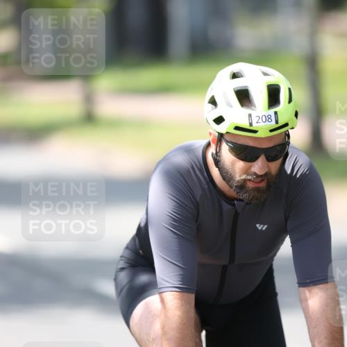 10.08.2025 - GEWOBA Citytriathlon Bremen Yannick Fuchs http://msf.ph/oto/8564895 10.08.2025 14:44:45 Radfahren 73, 200, 208, 323, 346, 383 meine-sportfotos.de