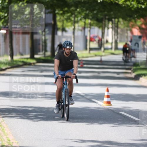 10.08.2025 - GEWOBA Citytriathlon Bremen Yannick Fuchs http://msf.ph/oto/8564916 10.08.2025 14:44:48 Radfahren 35, 73, 208, 323, 346, 383 meine-sportfotos.de