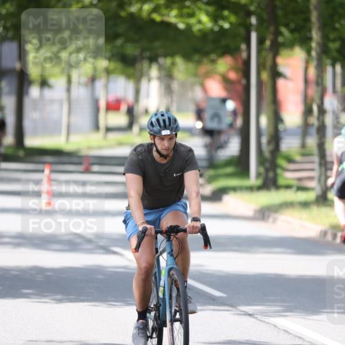 10.08.2025 - GEWOBA Citytriathlon Bremen Yannick Fuchs http://msf.ph/oto/8564921 10.08.2025 14:44:49 Radfahren 35, 73, 208, 346, 383 meine-sportfotos.de
