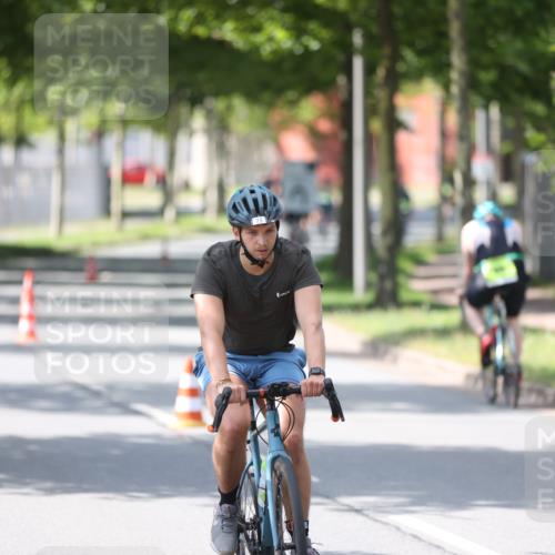 10.08.2025 - GEWOBA Citytriathlon Bremen Yannick Fuchs http://msf.ph/oto/8564922 10.08.2025 14:44:49 Radfahren 35, 73, 208, 346, 383 meine-sportfotos.de