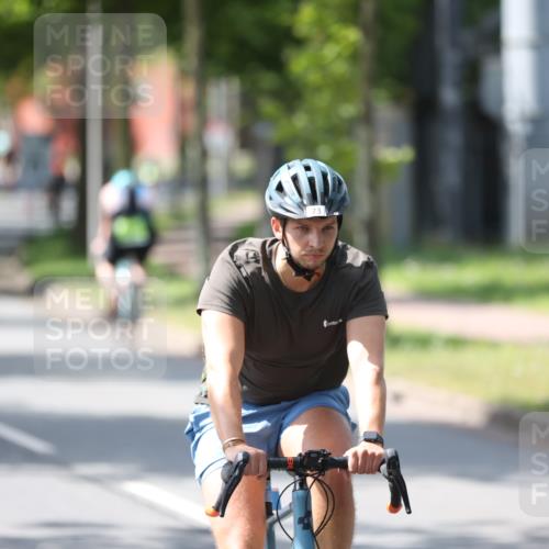 10.08.2025 - GEWOBA Citytriathlon Bremen Yannick Fuchs http://msf.ph/oto/8564925 10.08.2025 14:44:50 Radfahren 35, 73, 208, 346, 383, 484 meine-sportfotos.de