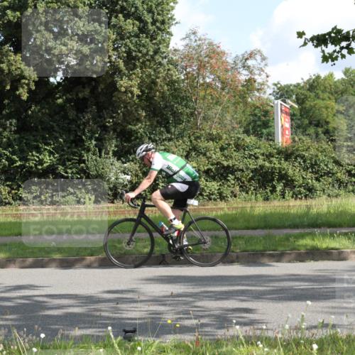 10.08.2025 - GEWOBA Citytriathlon Bremen Yannick Fuchs http://msf.ph/oto/8564936 10.08.2025 11:02:19 Radfahren 61, 195, 237 meine-sportfotos.de