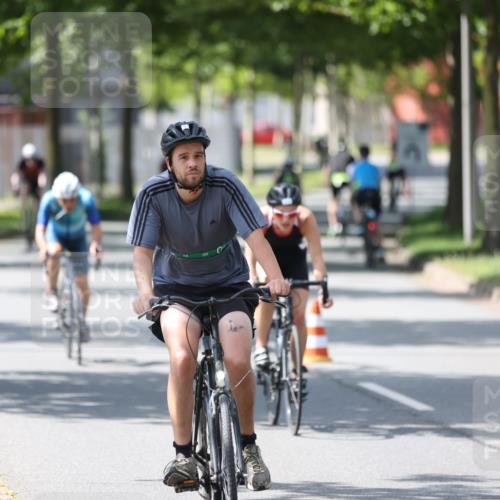 10.08.2025 - GEWOBA Citytriathlon Bremen Yannick Fuchs http://msf.ph/oto/8564975 10.08.2025 14:45:06 Radfahren 35, 198, 326, 336, 346, 453, 484, 497 meine-sportfotos.de