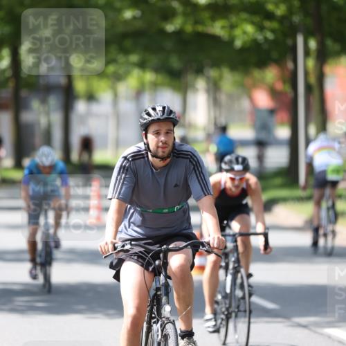 10.08.2025 - GEWOBA Citytriathlon Bremen Yannick Fuchs http://msf.ph/oto/8564979 10.08.2025 14:45:07 Radfahren 35, 198, 326, 336, 346, 453, 484, 497 meine-sportfotos.de
