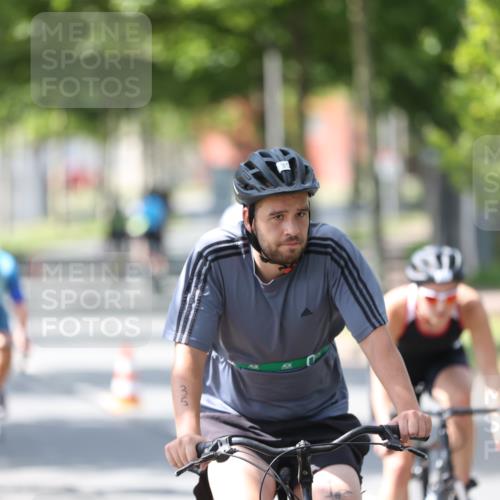 10.08.2025 - GEWOBA Citytriathlon Bremen Yannick Fuchs http://msf.ph/oto/8564982 10.08.2025 14:45:07 Radfahren 35, 198, 326, 336, 346, 453, 484, 497 meine-sportfotos.de