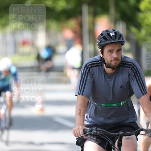 10.08.2025 - GEWOBA Citytriathlon Bremen Yannick Fuchs http://msf.ph/oto/8564984 10.08.2025 14:45:07 Radfahren 35, 198, 326, 336, 346, 453, 484, 497 meine-sportfotos.de