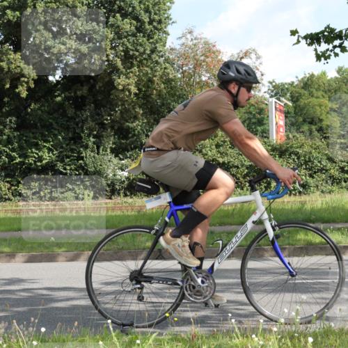 10.08.2025 - GEWOBA Citytriathlon Bremen Yannick Fuchs http://msf.ph/oto/8565006 10.08.2025 11:04:41 Radfahren 235, 361 meine-sportfotos.de