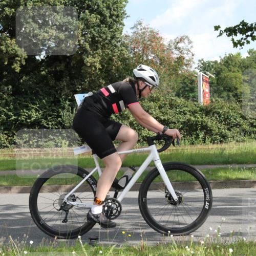 10.08.2025 - GEWOBA Citytriathlon Bremen Yannick Fuchs http://msf.ph/oto/8565015 10.08.2025 11:04:48 Radfahren 235, 361 meine-sportfotos.de