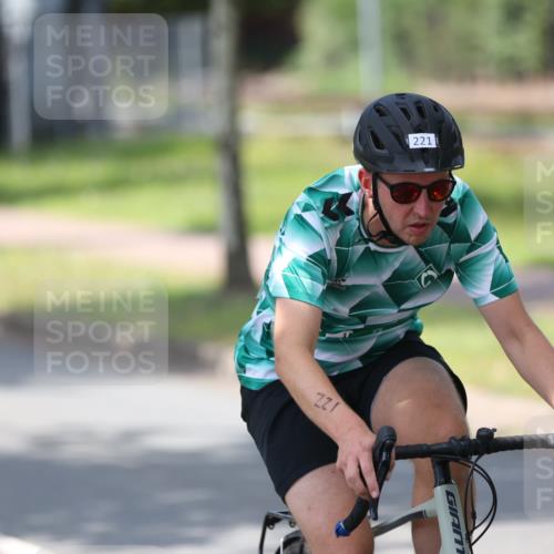 10.08.2025 - GEWOBA Citytriathlon Bremen Yannick Fuchs http://msf.ph/oto/8565031 10.08.2025 14:45:27 Radfahren 202, 221, 247, 332, 349, 360, 532 meine-sportfotos.de