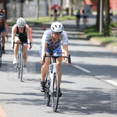 10.08.2025 - GEWOBA Citytriathlon Bremen Yannick Fuchs http://msf.ph/oto/8565035 10.08.2025 14:45:33 Radfahren 160, 202, 221, 247, 273, 332, 349, 360, 532 meine-sportfotos.de