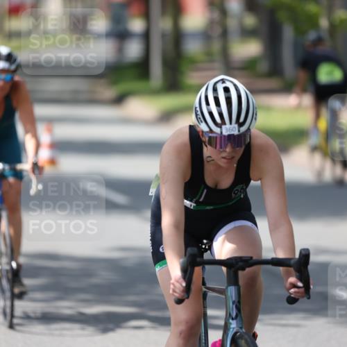 10.08.2025 - GEWOBA Citytriathlon Bremen Yannick Fuchs http://msf.ph/oto/8565047 10.08.2025 14:45:35 Radfahren 160, 202, 221, 247, 273, 332, 349, 360, 532 meine-sportfotos.de