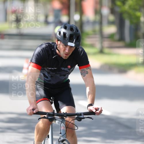 10.08.2025 - GEWOBA Citytriathlon Bremen Yannick Fuchs http://msf.ph/oto/8565055 10.08.2025 14:45:37 Radfahren 99, 160, 166, 202, 247, 273, 332, 349, 360, 532 meine-sportfotos.de