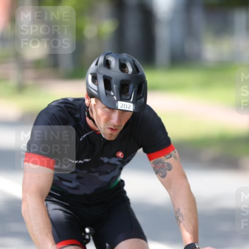 10.08.2025 - GEWOBA Citytriathlon Bremen Yannick Fuchs http://msf.ph/oto/8565059 10.08.2025 14:45:37 Radfahren 99, 160, 166, 202, 247, 273, 332, 349, 360, 532 meine-sportfotos.de