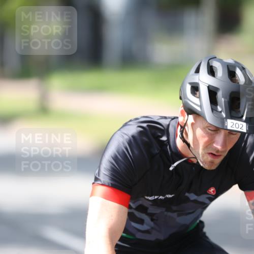 10.08.2025 - GEWOBA Citytriathlon Bremen Yannick Fuchs http://msf.ph/oto/8565060 10.08.2025 14:45:37 Radfahren 99, 160, 166, 202, 247, 273, 332, 349, 360, 532 meine-sportfotos.de